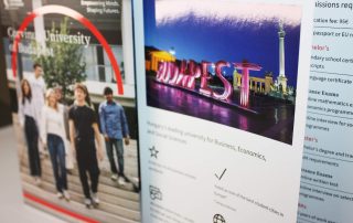 Formalakkozott nyomdai kiadvány fényes kiemelésekkel