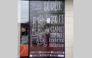 Egyedi kirakatmatrica üzletdekorációhoz