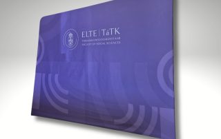Feszített textil sajtófal egyedi grafikával